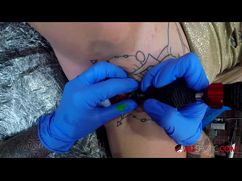 ❤️ Extremt tatuerade snyggingen Sully Savage fick en tatuering på sin klitoris Super porr at us sv.classicmebel21.ru ❌❤